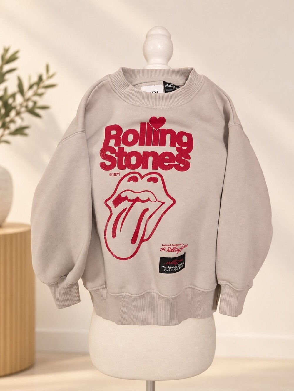 Zara Kids x Rolling Stones Graphic Sweatshirt Size 6-7 / 120 Beige Red